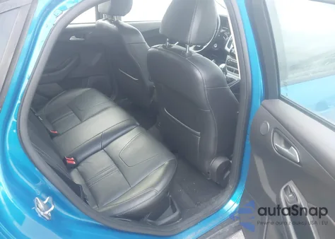 2013 Ford Focus Se z USA, uszkodzony, nr VIN 1FADP3F21DL242572